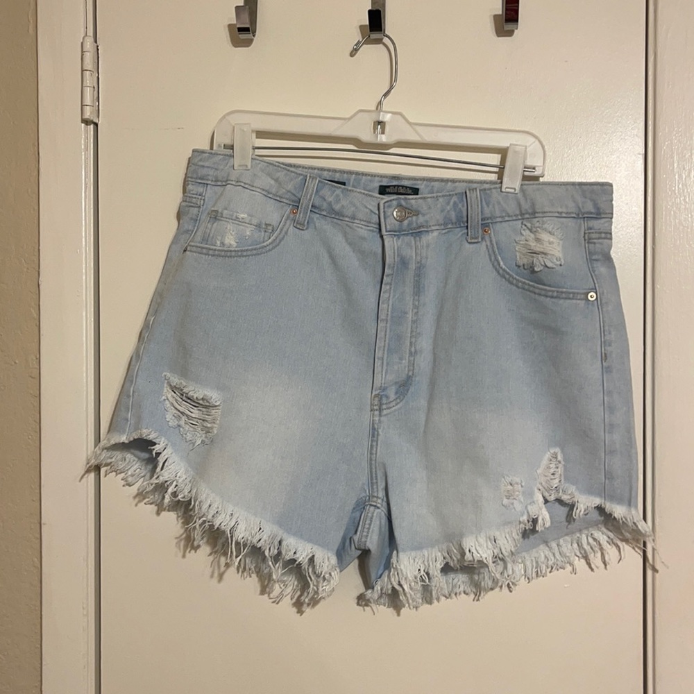 Distressed Shorts With Fringe Hem